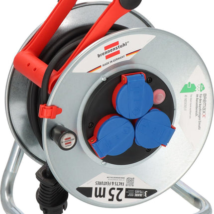 Kabeltrommel Garant S240 25m N05V3V3 3x1,5 mm², 3 Schutzkontaktsteckdosen, IP44 – BRENNENSTUHL