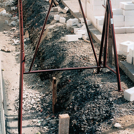 MÜBA Stahlrohr-Gerüstbock, lackiert, B120 x H75 cm, höhenverstellbar 75–130 cm, mit Pfostenhalterung