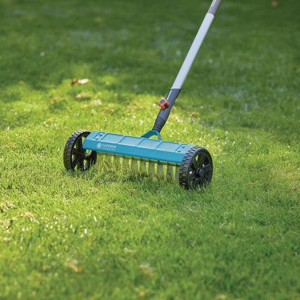 GARDENA Vertikutierer Arbeitsbreite 32 cm, 11 Zinken, 03395-20 – für effektives Vertikutieren